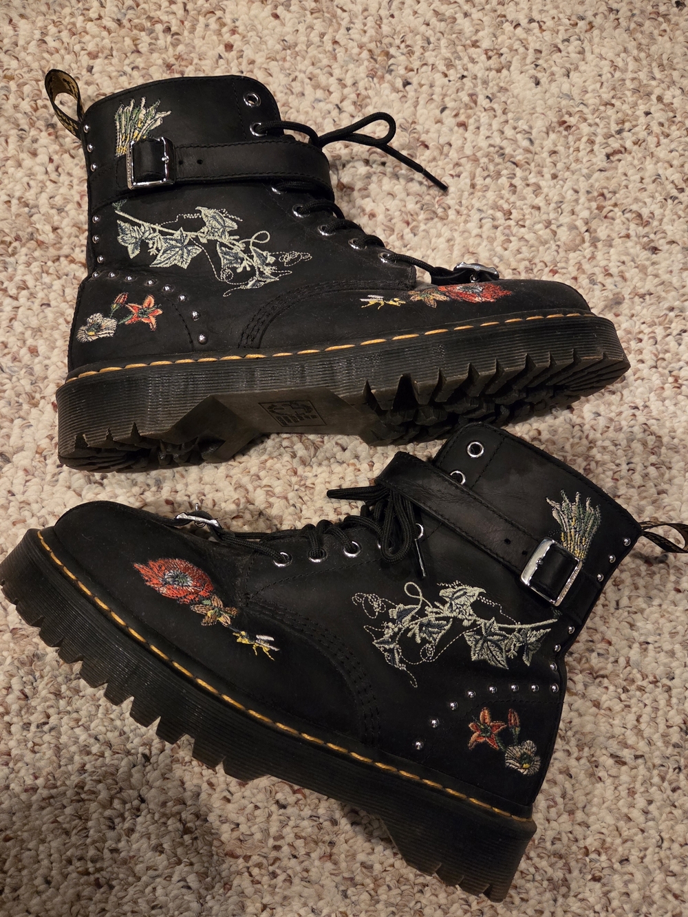 Dr. Martens Gomez Wild
Botanics - US Women Size 10